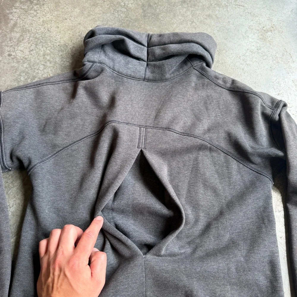 Lululemon Hug it Out Jacket Charcoal Gray Activewear Womens 18x22 Yoga Training